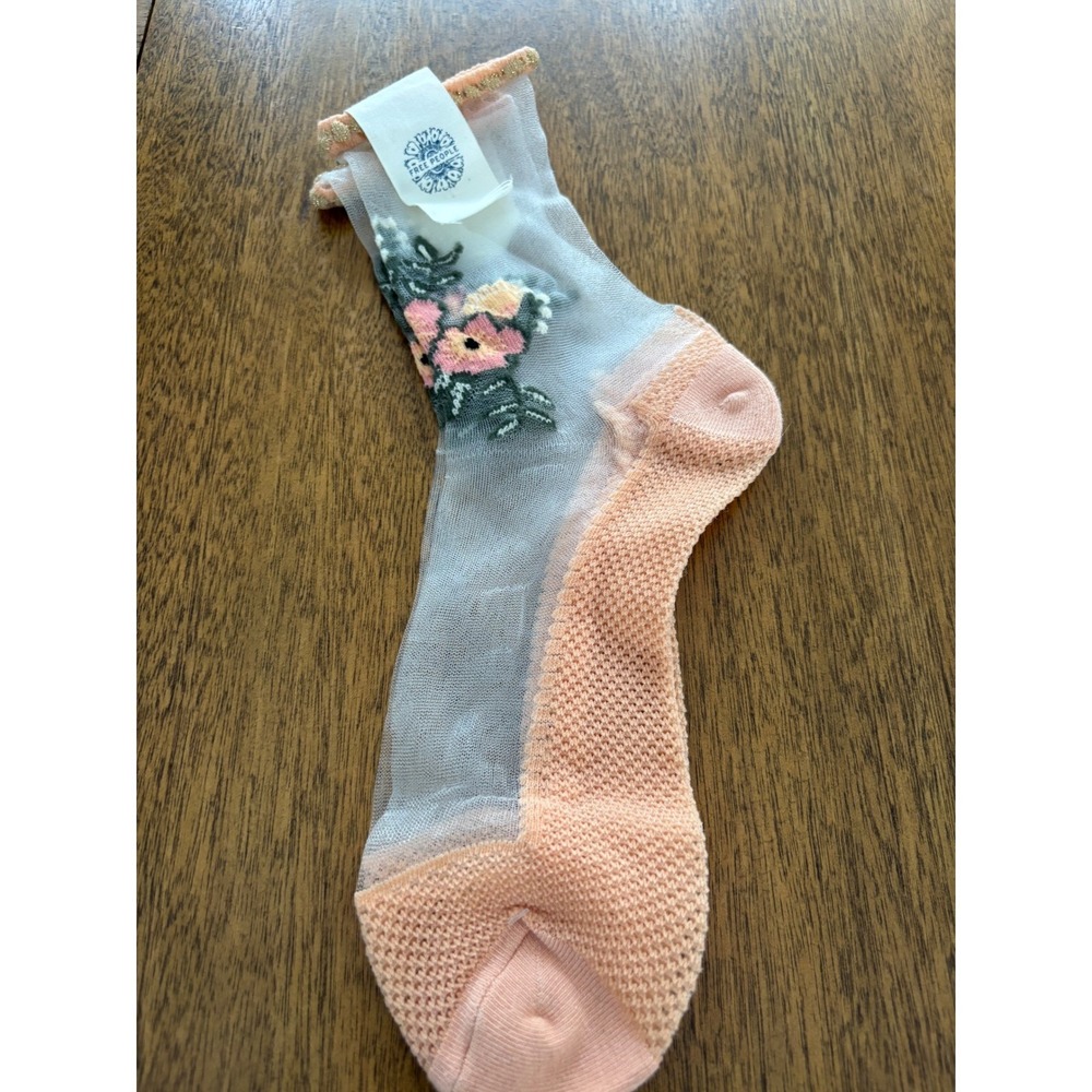 Free People Sheer Embroidered Floral Ankle Socks NWT Peach White - Picture 4 of 5